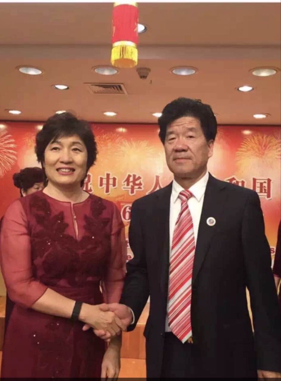 中国驻纽约总领馆大使章启月合影接见-2.jpg 中国驻纽约总领馆大使章启月合影接见-2.jpg