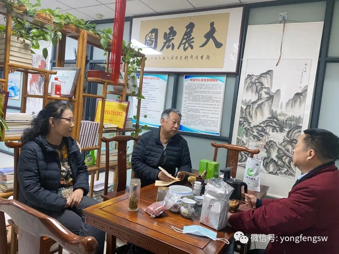 中国林科院防沙治沙首席科学家杨文斌博士3.jpg 中国林科院防沙治沙首席科学家杨文斌博士3.jpg